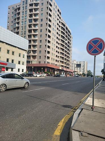 berde kiraye: Abu Arenanın Prestij binasında 2 ci mərtəbədə yerləşən ofis icarəyə — 4