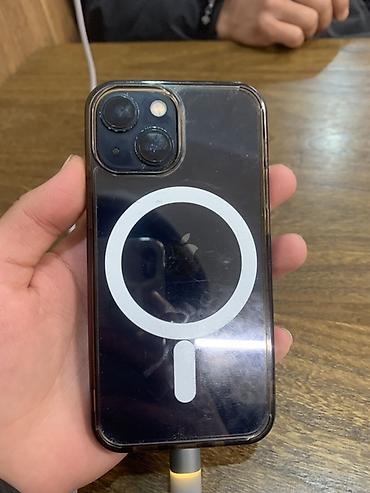 ipone 13: IPhone с поддержкой MagSafe. Смартфон Apple в тёмном цвете, с двойной — 1