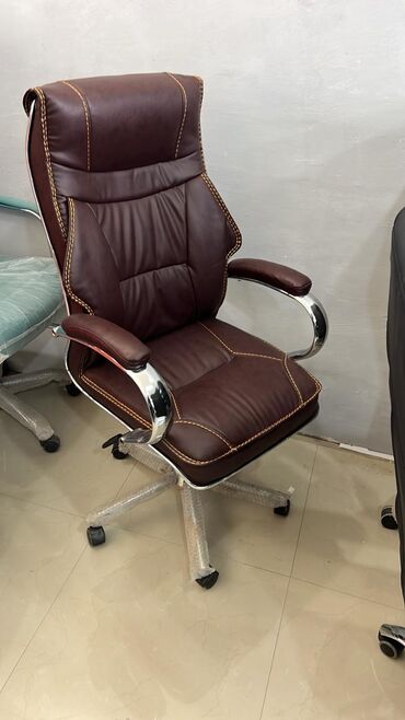 Ofis və oyun kresloları: Yeni, Təkərli, Qolları tənzimlənir, Dəri — 15