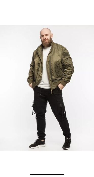 Куртки: Мужская бомбер-куртка, цвет хаки. Основные особенности: - Материал — 5