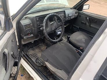 повреждённый автомобиль: Volkswagen Golf: 1991 г., 1.6 л, Механика, Дизель, Хэтчбэк — 7