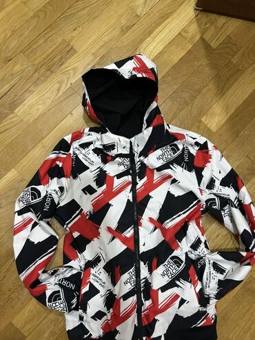 Asia: The North Face İKİÜZLÜ kapüşonlu küləkkeçirməz -Bir üzü qara