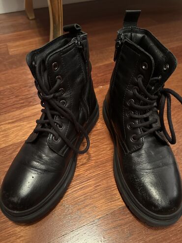 замшевые мужские ботинки: Ботинки zara, в хорошем состоянии, размер 36