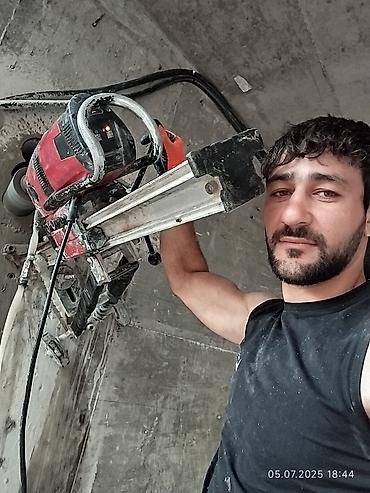 islenmis plastik qapi pencere: Səssiz tozsuz səliqəli kəsim. Beton katlavan monolit kubik — 9