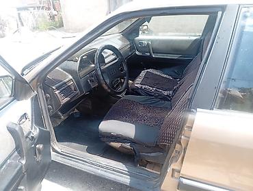 аудио касеты: Audi 100: 1984 г., 1.8 л, Механика, Бензин, Седан — 3