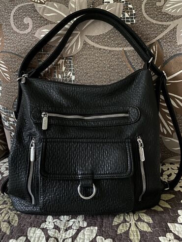 кожаная мягкая сумка: Сумка трансформер (можно носить как рюкзак)
И средняя сумка под диор
