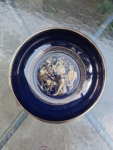 bacac diska statua: Set grčkih suvenira od tamno plavog porcelana s pozlatom – 3 dela i — 5