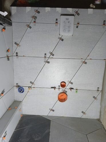 Другие стройуслуги: Услуги по укладке плитки для ванных комнат, кухонь и других помещений — 30