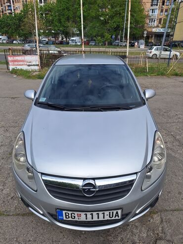 srebrno siva postavljena: Opel Corsa: 1.3 l | 2010 г. | 193400 km. Hečbek