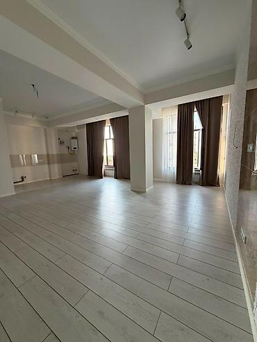 flat osh: 🏡 Продается просторная 4-комнатная квартира в клубном доме 📍 Район — 6