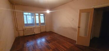 куплю квартиру в бишкеке 2 х комнатную: 3 комнаты, 68 м², 105 серия, 1 этаж, Старый ремонт