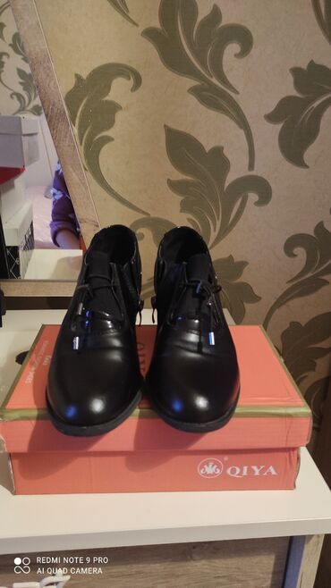 Tuflilər: Qadın ayaqqabıları – 2 model 1) Bej rəngli, parlaq laklı klassik — 7