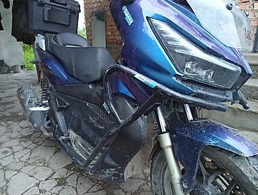 49: Реплика Honda ADV. Самый крупный в своем классе. По документам 49 — 1