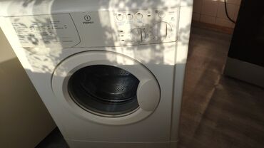 встраиваемые стиральные машины под столешницу: Indesit ön yükləməli paltaryuyan maşın - Ön yükləmə, klassik ağ