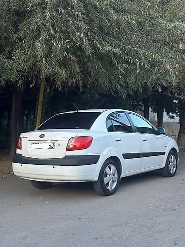 afdomobil: Kia Rio: 1.5 l | 2007 il Sedan — 3