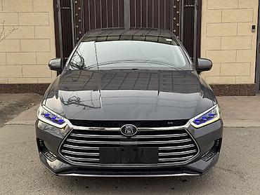 BYD: BYD Qin: 2020 г., 1.5 л, Вариатор, Электромобиль, Седан — 2
