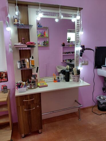 Tibbi çarpayılar: Saloncun guzgulu termo 110 azn satilir‼️unvan muwfiq kod3887 sekine