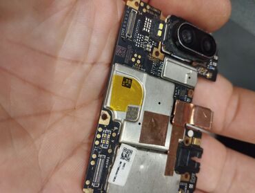 komputer plata: Mobil telefonlar üçün nəzərdə tutulmuş bu anakart, telefonun əsas