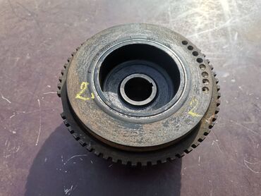 Auto delovi: Donja remenica Lada 21214i Niva br.2. Polovno, očuvano. Skinuto sa — 1