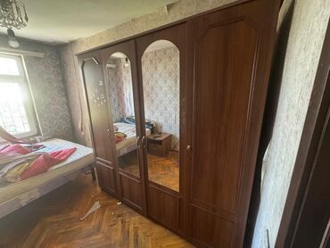 Divan və kreslo dəstləri: İşlənmiş, Açılan, 4 qapılı Düz dolab, Dolab-asılqan lalafo.az -da Divan və kreslo dəstləri: İşlənmiş, Açılan, 4 qapılı Düz dolab, Dolab-asılqan