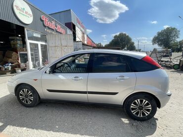 салон рекаро: Ford Focus хэтчбек, серебристый цвет, 5 дверей. Основные особенности