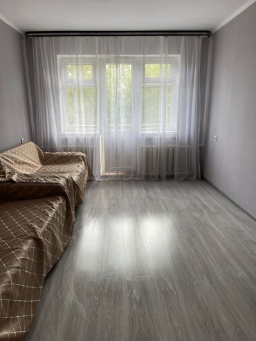 продаю квартиру в микрорайоне: 3 комнаты, 58 м², 104 серия, 4 этаж, Косметический ремонт