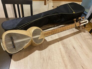 Gitaralar: 3-4 ay işlənib,təzədir.Çanaq tut ağacındandır.qabla bərabər 270 manata