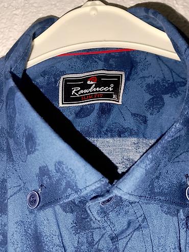 Košulje: Muške košulje – veličina L (2 komada) Svaka košulja po 800dinara 1) — 34