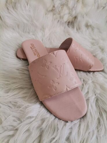 Papuče: Papuce 1.700
Kompleti 2.900 — 12