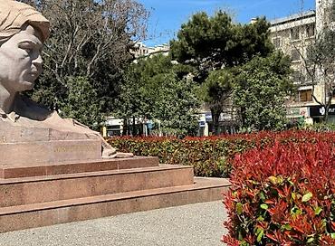 ulguc satisi: Bakı, 7-ci mikrorayon, 3 otaqlı, Köhnə tikili, m. Gənclik, 70 kv. m — 1