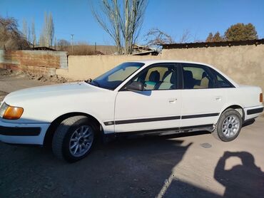 авто машина сатылат: Белый седан Audi, модель 100, с характерными для данной серии