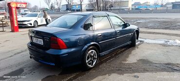 Opel: Opel Vectra: 2000 г., 1.8 л, Механика, Бензин, Седан