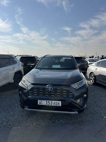 срочно продам авто в связи с переездом: Toyota RAV4: 2021 г., 2.5 л, Автомат, Гибрид, Кроссовер