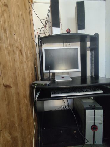 komputer stolu: Kompüter masa ilə birliktə satılır. prosessor təmir olunmalıdı