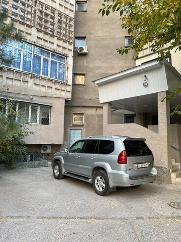 продаю дом в районе фучика: 4 бөлмө, 174 кв. м, 2 кабат, Эски ремонт