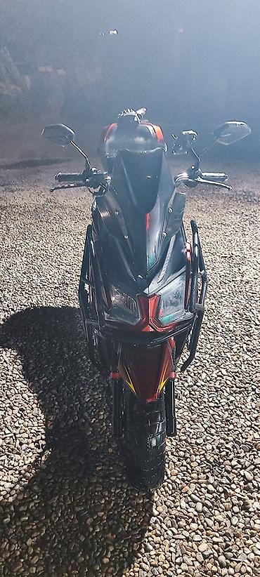 скутр макси: Скутер Bars (125–150 cc класс) — городской максискутер с агрессивным — 1
