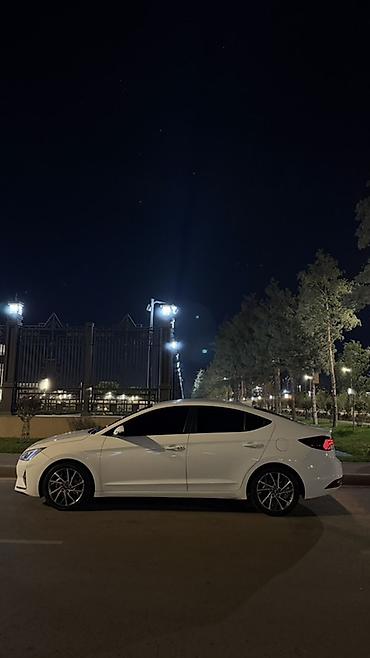 Hyundai: Hyundai Avante: 2018 г., Седан — 3
