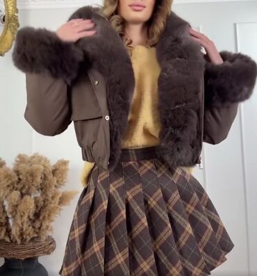 Zimske jakne: S (EU 36), Jednobojni, Sa postavom, Krzno — 1