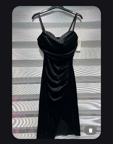 Haljine: 💚Haljine
Cena 2400
Uni vel.
V018 — 14