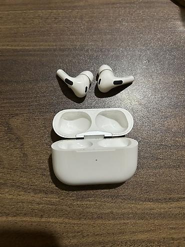 qulaqlıqlar: Apple AirPods Pro (simli şarj qutusu ilə) Xüsusiyyətlər: - Aktiv — 1