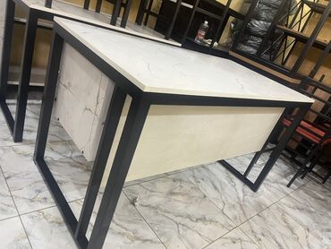 Письменные столы: Письменный стол — 3