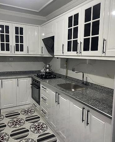 utu stolları: Ağ rəngli klassik üslubda mətbəx mebeli dəsti - Üst və alt dolablar — 1