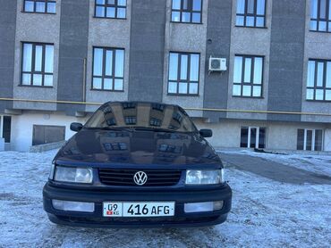 двигател пасат: Volkswagen Passat: 1994 г., 1.8 л, Механика, Бензин, Седан