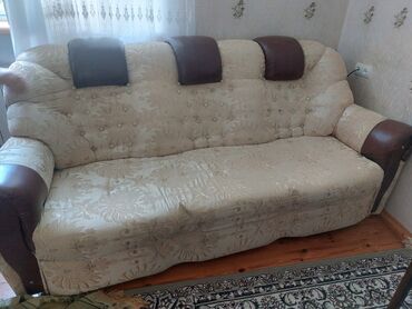 чехлы на диван бишкек: Divan, İşlənmiş, Açılan, Bazasız, Parça, Çatdırılma yoxdur