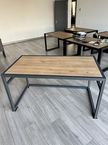 iş masa: Loft üslubunda ofis masası. Metal karkas və taxta teksturalı üst səth — 1