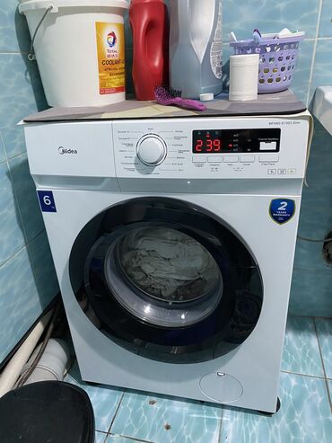 продать бу стиральную машину: Стиральная машина Midea, Б/у, Автомат, До 6 кг, Компактная