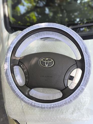 Рулевое колесо Toyota с кнопками управления и рычагом круиз‑контроля