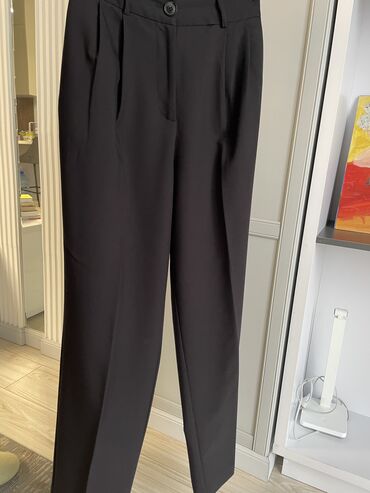 шым бычуу: Классические брюки от Zara
Размер: М
Цена: 1300