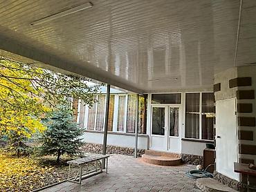 Долгосрочная аренда домов: 220 м², 7 комнат — 1