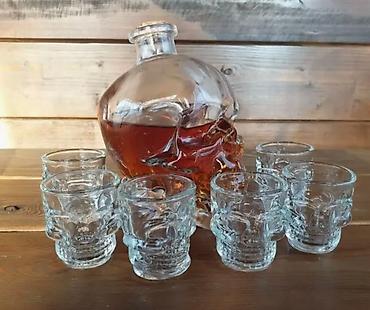 Подарки и сувениры: Набор штоф и рюмки «Череп» • Графин- 800 мл (прочное, толстое стекло) — 8